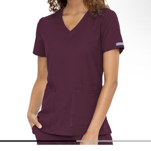Med Couture 3 pockets small scrub top in Wine
